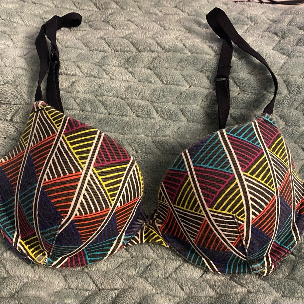 Geometric pattern bra
